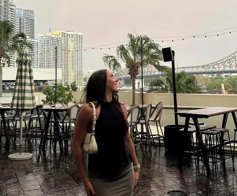 Keeley (24), $300, Non-smoker, No pets, and No children