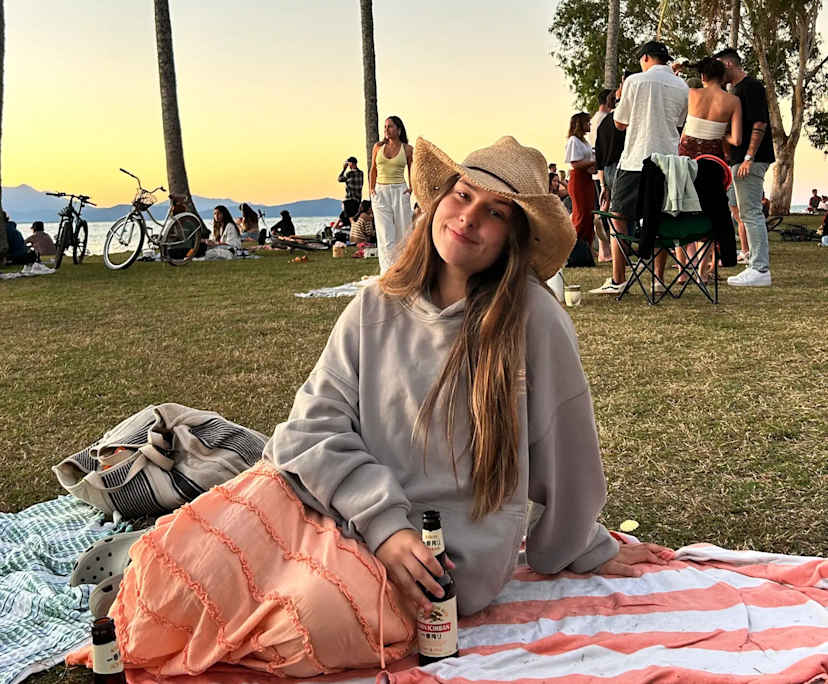 Ana (25), $375, LGBTQIA+, Non-smoker, No pets, and No children