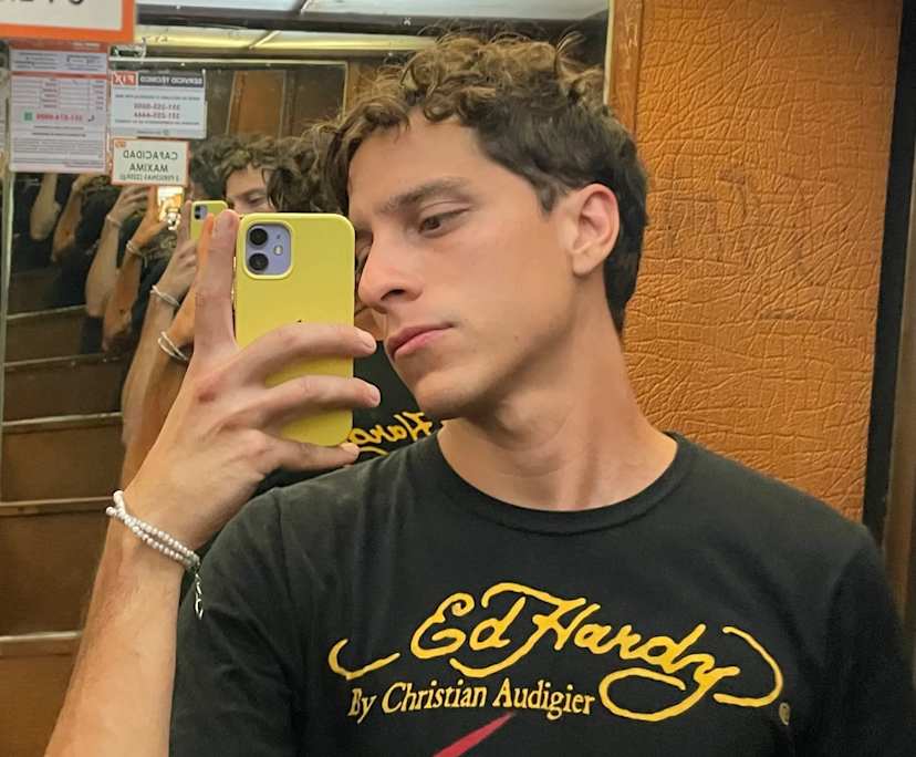Mateo (31), $250, LGBTQIA+, Have pets, Smoker, and No children