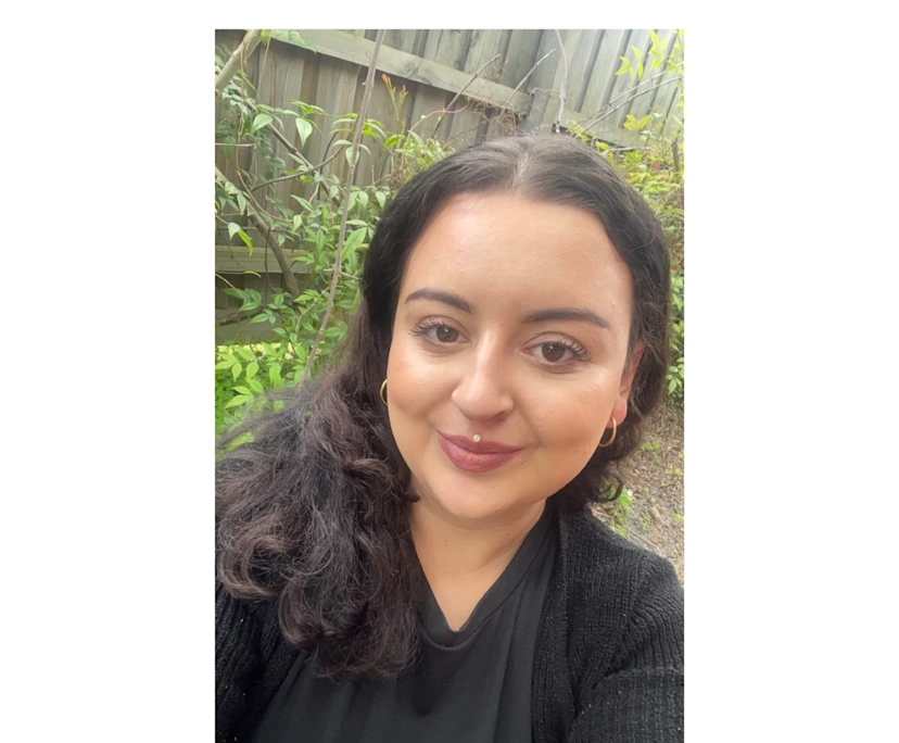 Mia (27), $350, Non-smoker, Have pets, and No children