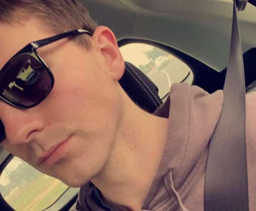 Dale (25), $300, Non-smoker, No pets, and No children