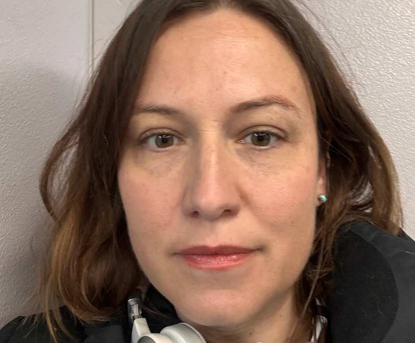 Estelle (44), $400, Non-smoker, Have children, and No pets