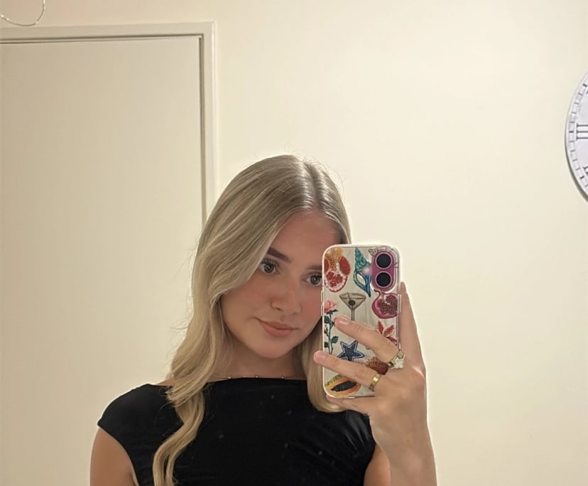 Libby (23), $300, No pets, Non-smoker, and No children