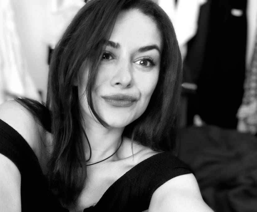 Larissa (30), $500, Non-smoker, No pets, and No children