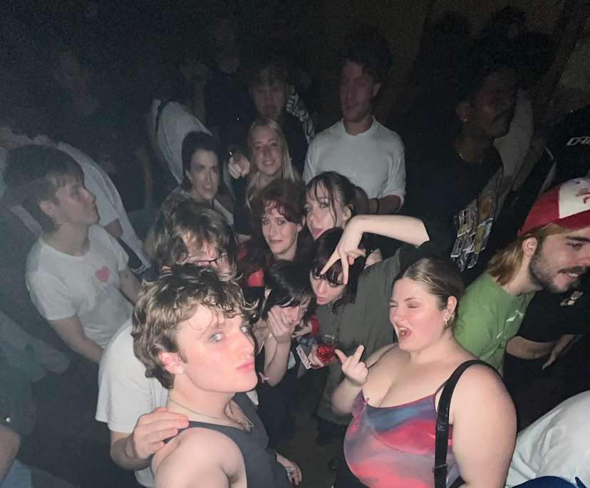 Billy (20), $380, LGBTQIA+, Smoker, No pets, and No children