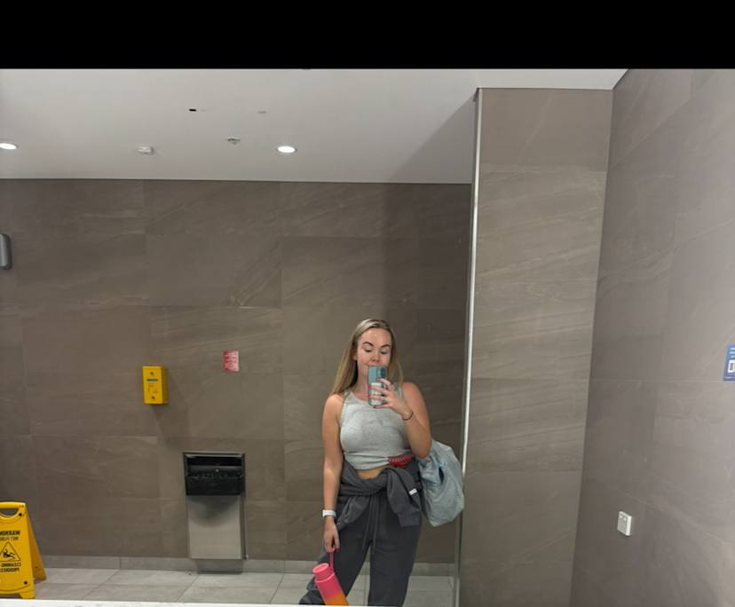 Muireann (28), $450, 