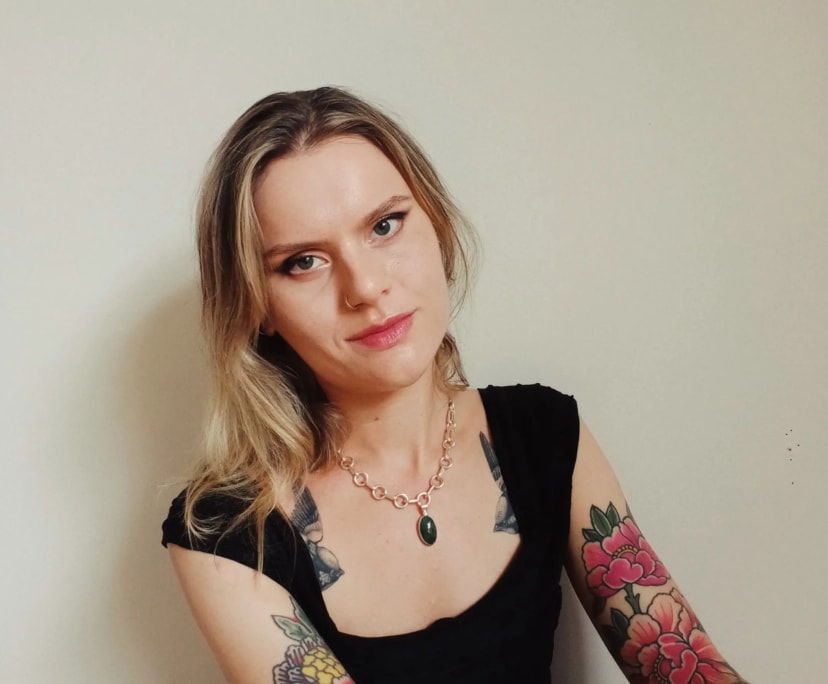 Anna (26), $280, No pets, No children, and Non-smoker