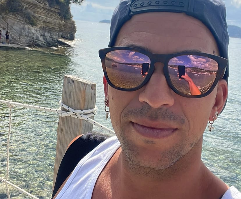 Manuel (32), $350, Non-smoker, No pets, and No children