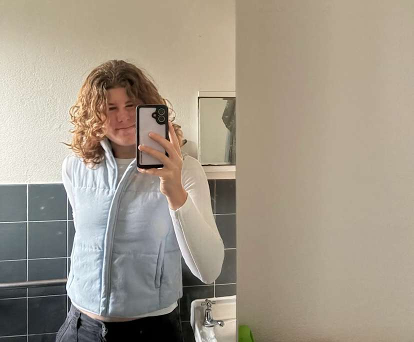 Rylie (23), $220, LGBTQIA+, Non-smoker, No pets, and No children