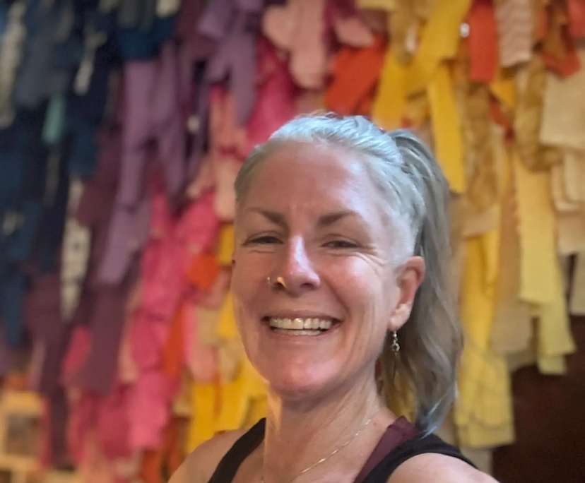 Laurinda (48), $500, LGBTQIA+, Non-smoker, Have children, and No pets