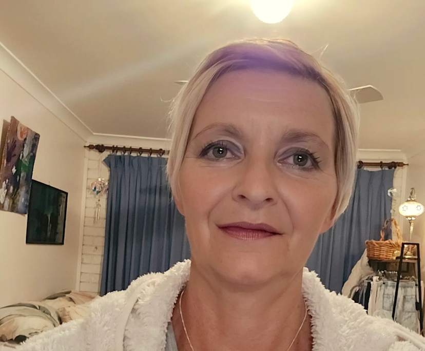 Tania (43), $400, Non-smoker, No pets, and No children