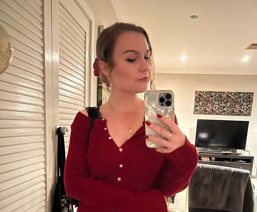 Mary (31), $350, Non-smoker, No pets, and No children