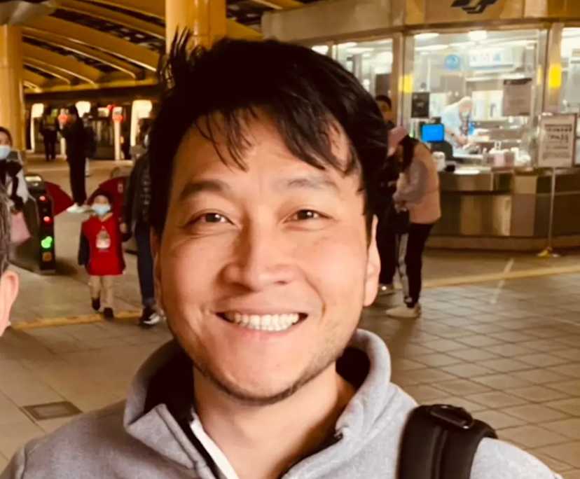 Jony (40), $250, Non-smoker, No pets, and No children