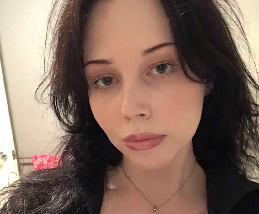 Lara (27), $350, Non-smoker, No pets, and No children
