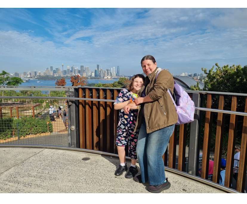 Claire (43), $500, Non-smoker, Have pets, and Have children