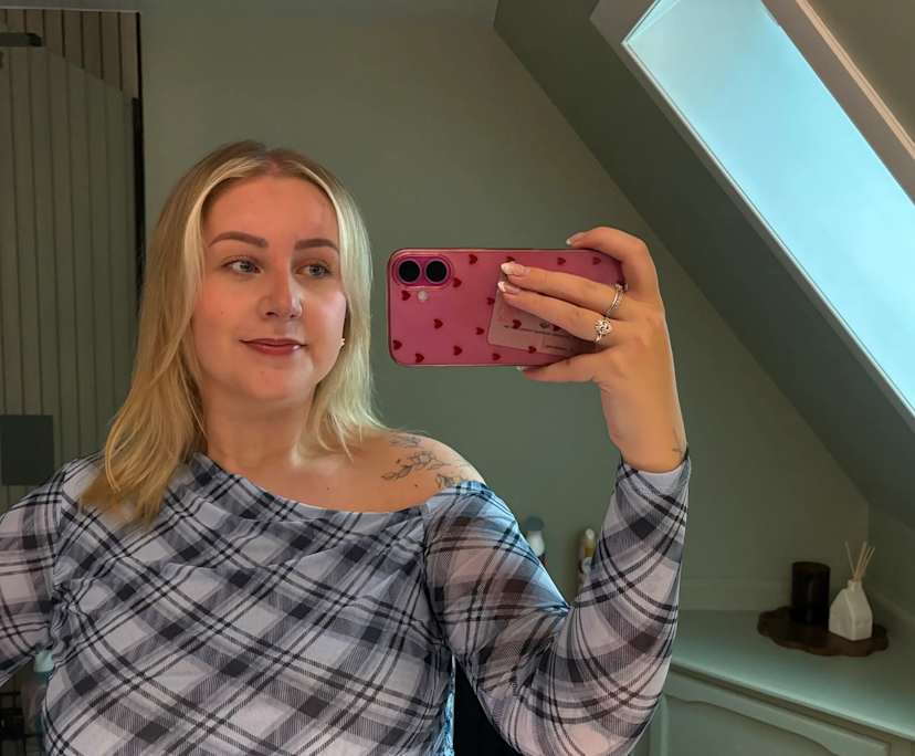 Rachel (27), $280, Non-smoker, No pets, and No children