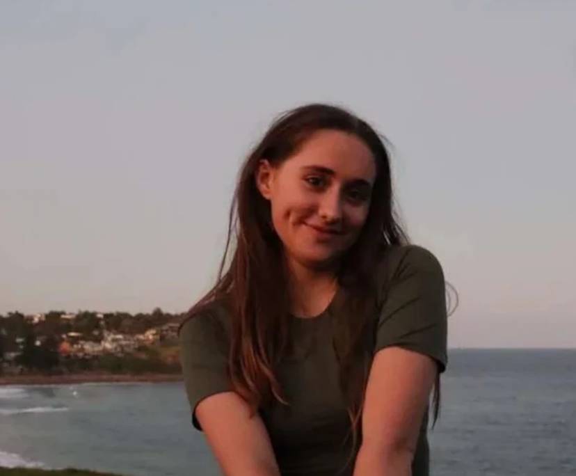 Madi (19), $400, Non-smoker, Have pets, and No children