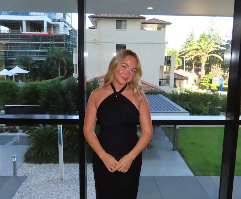 Ella (21), $500, Non-smoker, No pets, and No children