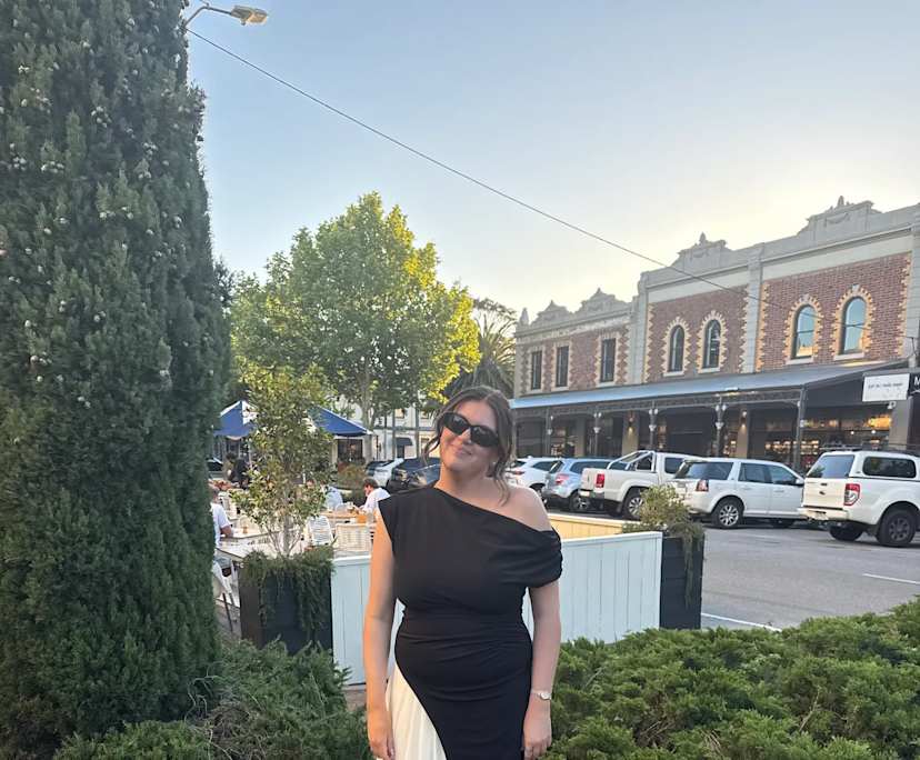 Taryn (29), $350, LGBTQIA+, Non-smoker, No pets, and No children