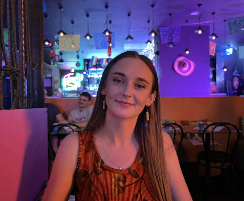 Jacinta (26), $300, Non-smoker, No pets, and No children