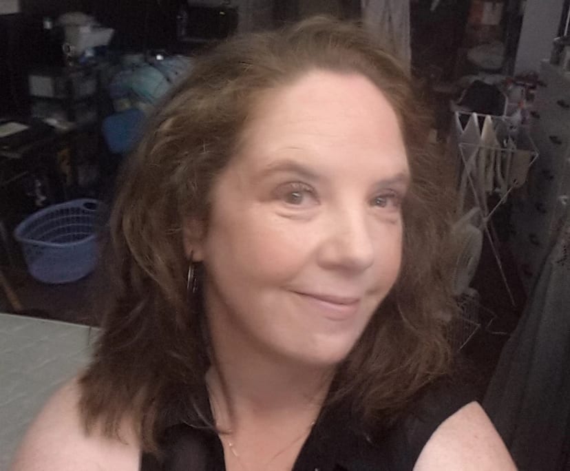 Tricia (52), $250, Non-smoker, Have pets, and No children