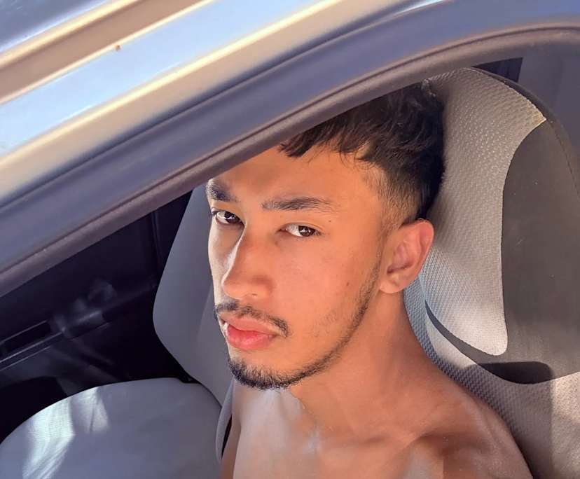 Tu (23), $350, Non-smoker, No pets, and No children