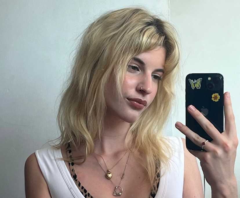 Emily (19), $400, Non-smoker, No pets, and No children