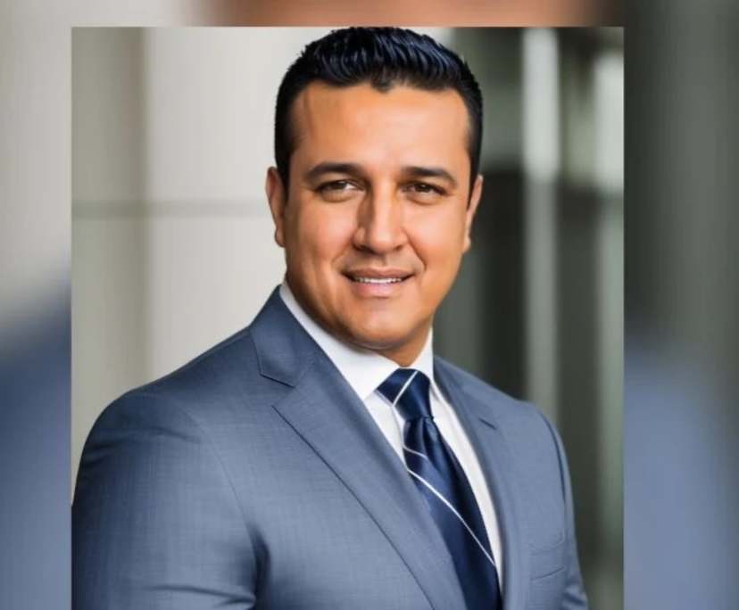 Enrique (39), $300, Non-smoker, Have children, and No pets