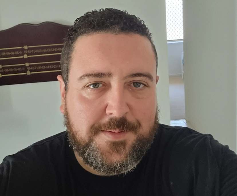 Mathew (40), $350, Smoker, No pets, and No children