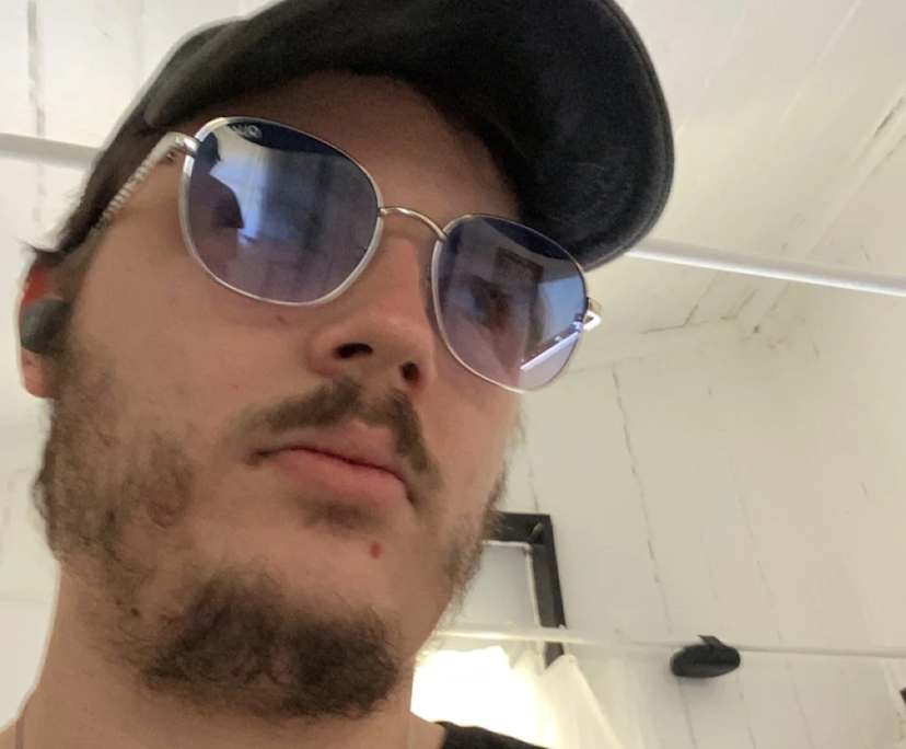 Bryce (26), $275, LGBTQIA+, Have pets, Smoker, and No children