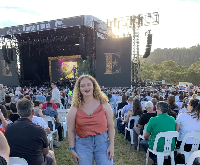 Amelia (26), $300, No pets, Non-smoker, and No children