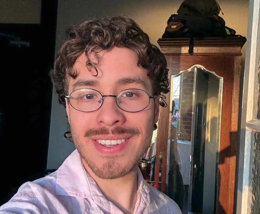 Jerónimo (27), $350, LGBTQIA+, Non-smoker, No pets, and No children