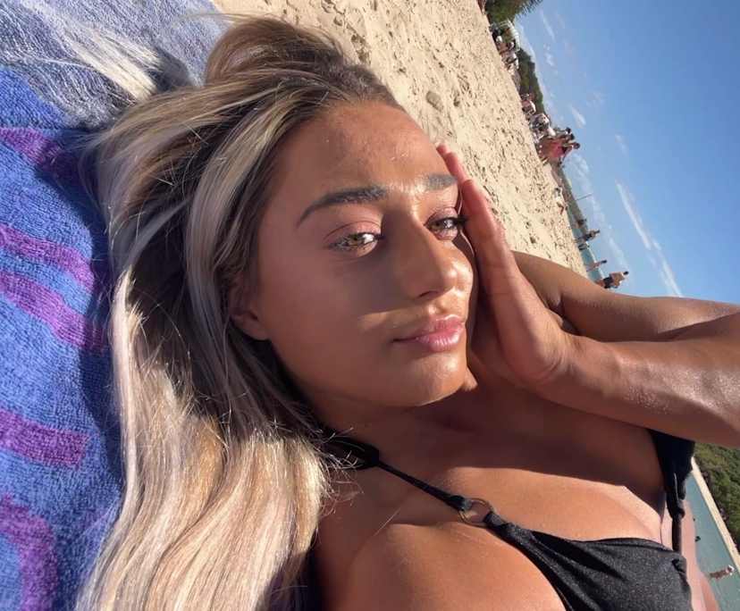 Scarlett (24), $380, Non-smoker, No pets, and No children