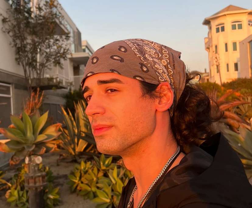 Eren (28), $500, LGBTQIA+, Non-smoker, No pets, and No children