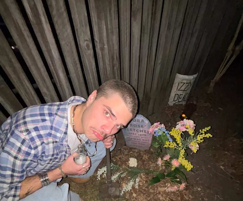 Jerry (22), $300, Smoker, LGBTQIA+, No pets, and No children