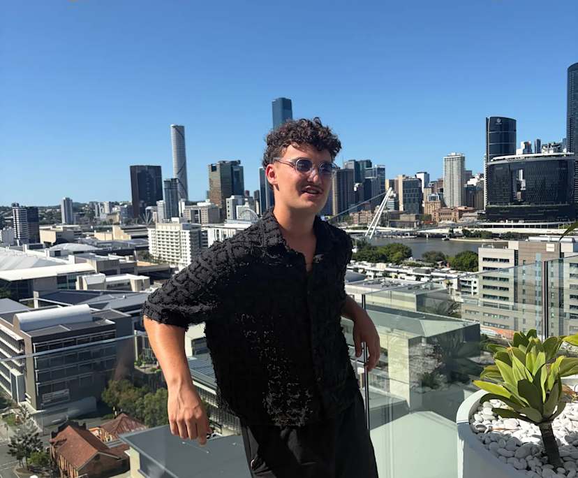 Matteo (22), Ségolène (21), Théo (21) and Édouard (21), $1,200, LGBTQIA+, Non-smoker, No pets, and No children