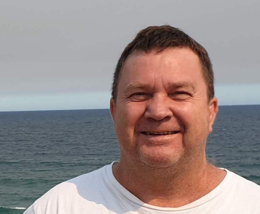 Andrew (59), $270, Non-smoker, Have pets, and No children