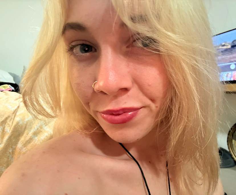 olivia mcleod (19), $365, Smoker, Have pets, and No children