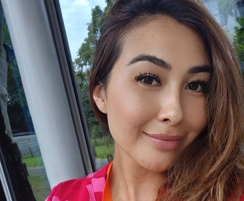 Tania (37), $300, Non-smoker, No pets, and No children