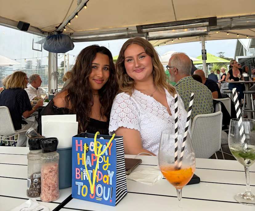 Lauren (25), $550, Non-smoker, No pets, and No children