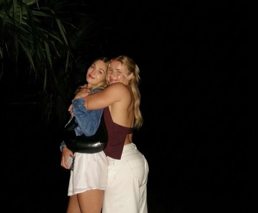 Zoe & Leah