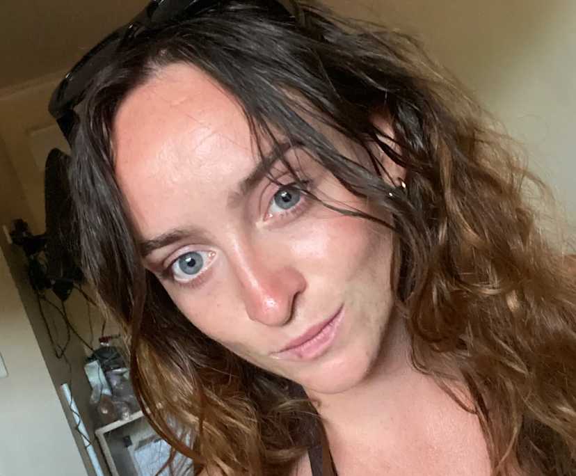 Jade (25), $500, LGBTQIA+, Non-smoker, No pets, and No children