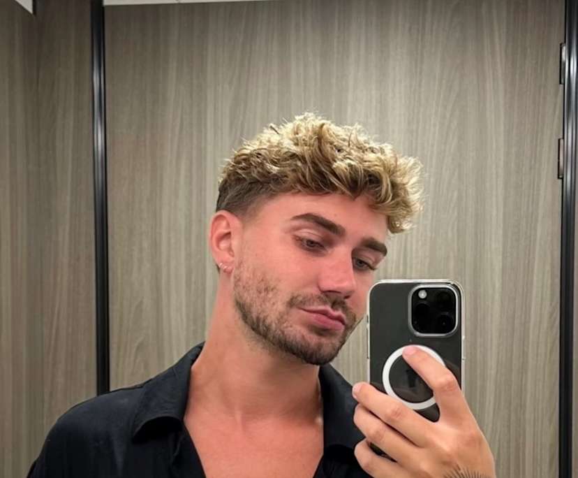 Marnix (32), $450, LGBTQIA+, Non-smoker, No pets, and No children