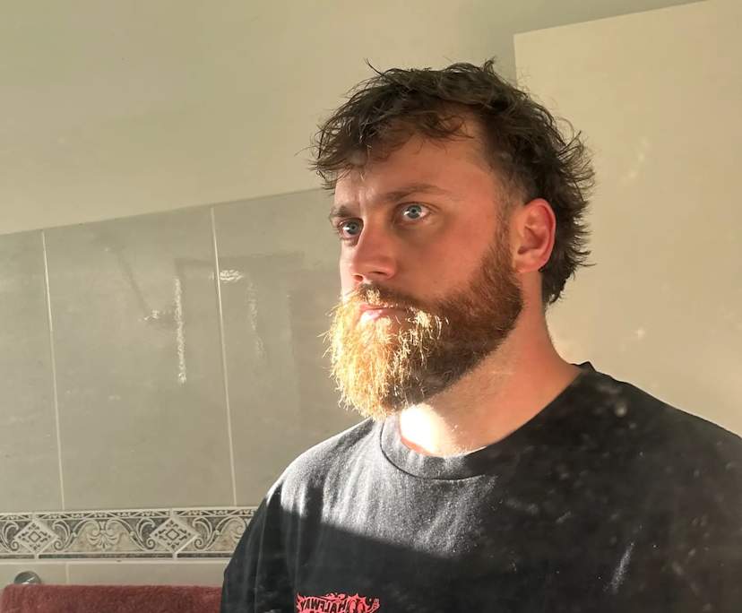 Robben (28), $300, Smoker, Non-smoker, No pets, and No children