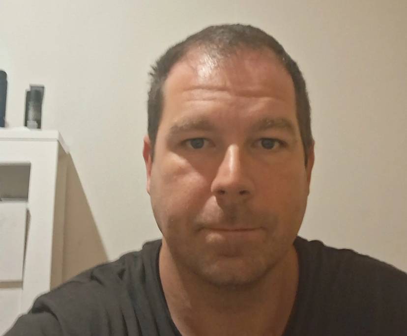 Ed (39), $280, LGBTQIA+, Non-smoker, Have pets, and No children