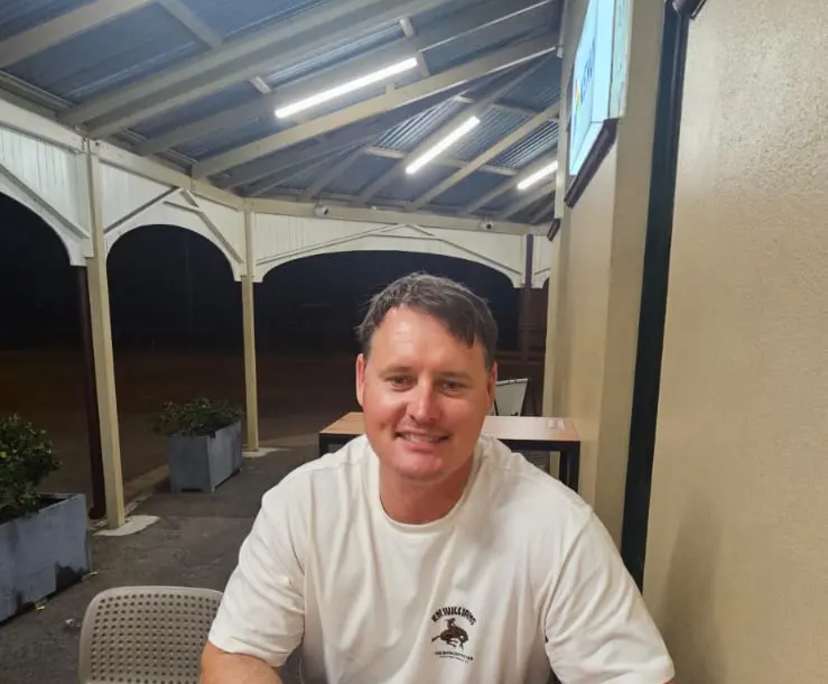 Damien (40), $280, No pets, No children, and Non-smoker