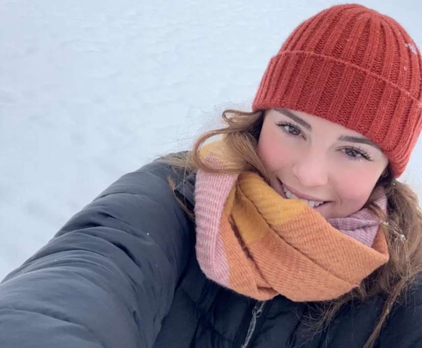 Emma (24), $300, Non-smoker, No pets, and No children