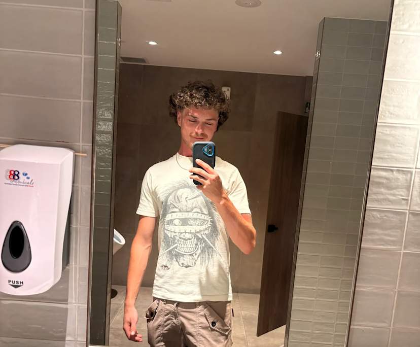 Zakk (23), $350, Have pets, Smoker, and No children