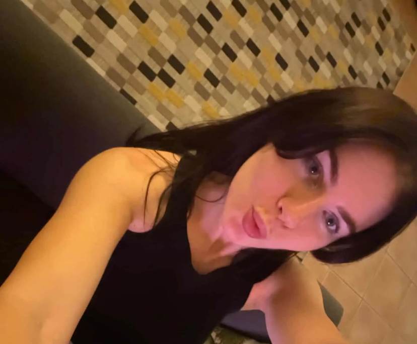 Maxime (28) and Stephanie (25), $400, 