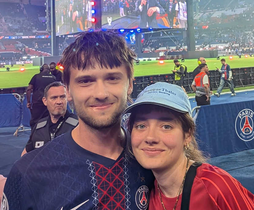 Sacha (22) and Julia (23), $450, 